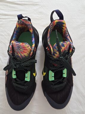 Nike Kids Black Sneakers with Multicolor Geometric Lining